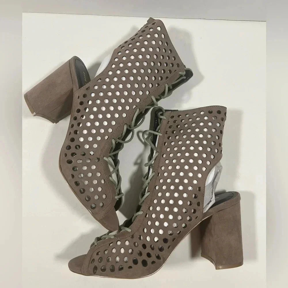 NIB!Shoe Shoe Republic LA-Suede Perforated-Lace UpPeep toe heel booties Size 9 - Picture 3 of 14